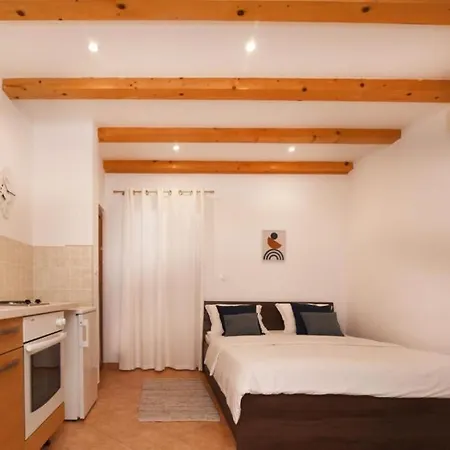 Dalmatian Stone شقة