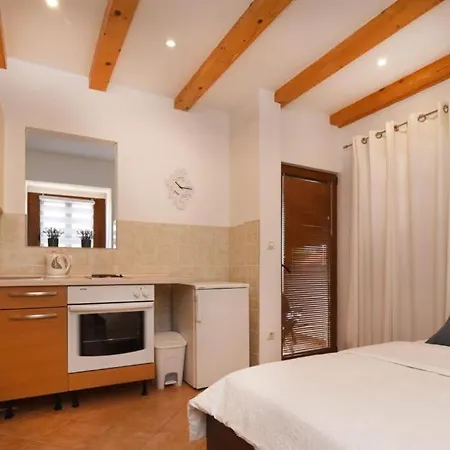 Dalmatian Stone Daire